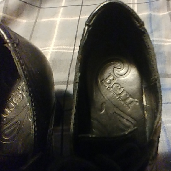 Born Wing Tips w/stacked heel - Picture 3 of 6